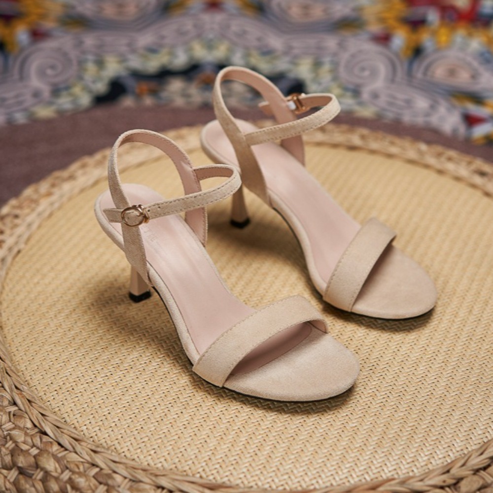 Kadınlar için Sandaletler Yüks - Summer Clothing Stores incelemesi ve fiyatı